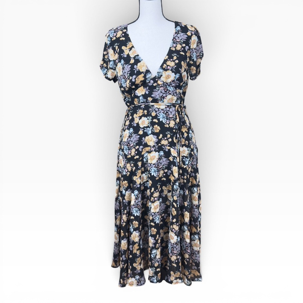 Hello Molly Home With You Midi Dress 6 Black Floral V-Neck Short Sleeve Tie